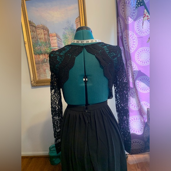 Lulu’s dress size small on tag. Fit is similar to 4-6 in dresses. - Picture 3 of 3